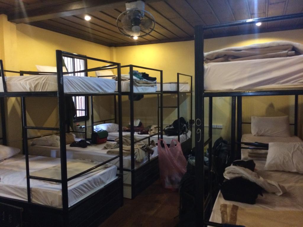 Central Backpacker Hostel Luang Prabang Bagian luar foto